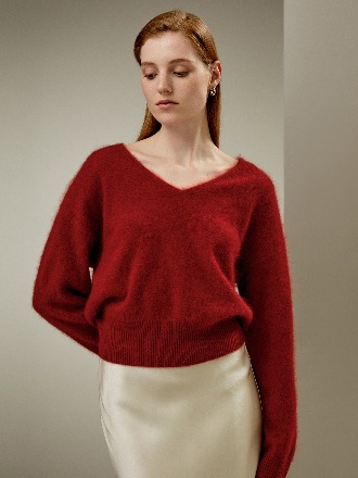 V-neck sweater made of brushed cashmere